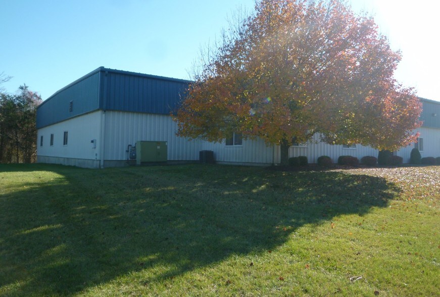 More Photos Of 193 Pickett District Rd, New Milford Manufacturing For Lease