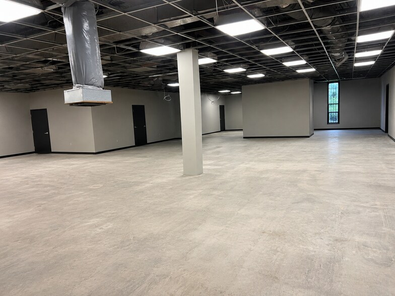 More Photos Of 7031 Grand Blvd, Houston Research And Development For Lease