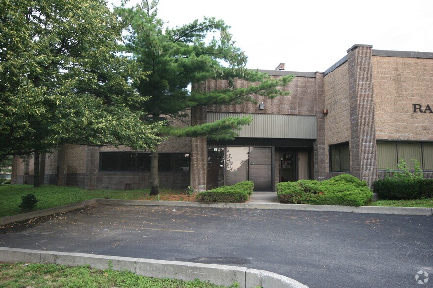 More Photos Of 65-79 E Jefryn Blvd, Deer Park Warehouse For Sale