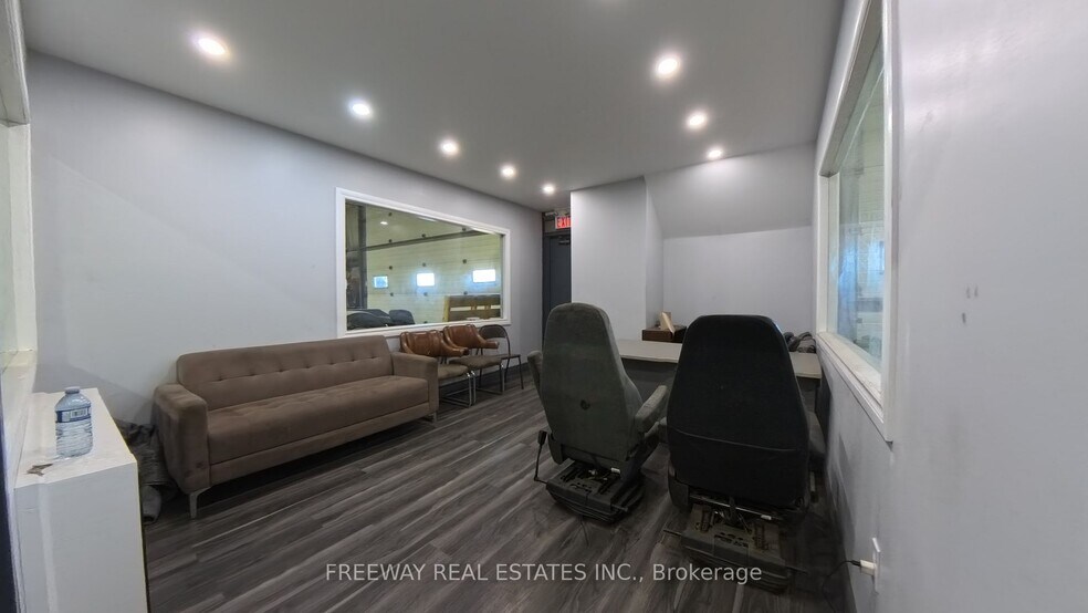 More Photos Of 35 Sharp Rd, Brantford Warehouse For Sale