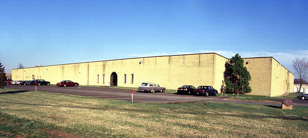 More Photos Of 11-19 Vincent Cir, Warminster Warehouse For Lease