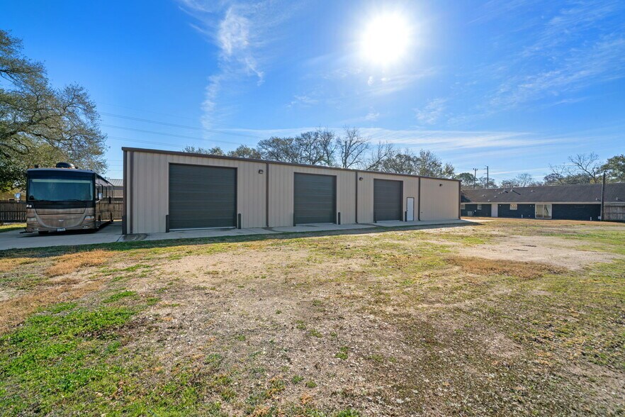 More Photos Of 1707 Bernie Ave, Rosenberg Office For Sale