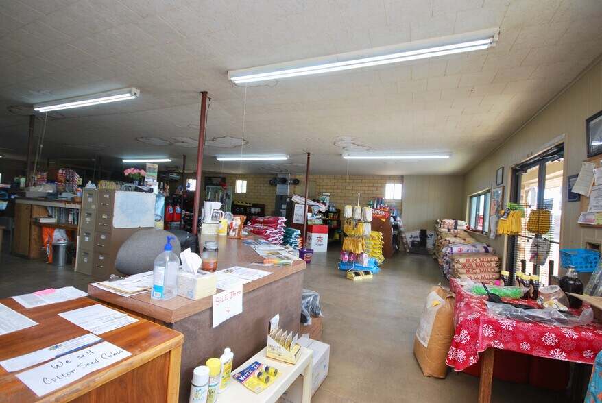 More Photos Of 5040 FM 1295, Moulton Specialty For Sale