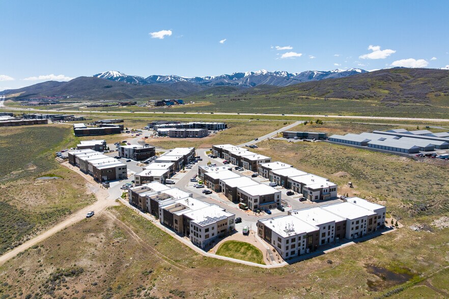 More Photos Of 4554 Forestdale Dr, Park City Light Manufacturing For Sale