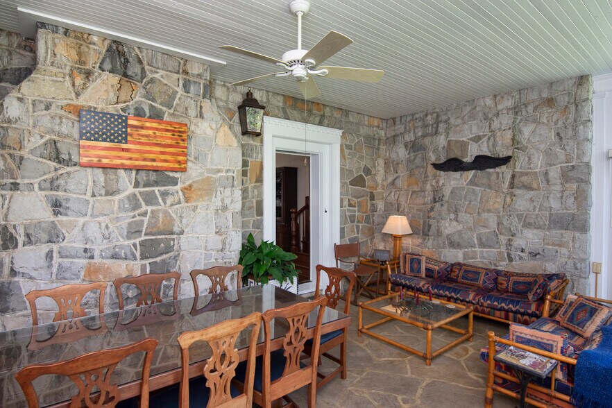 More Photos Of 8789 Seneca Trail South, Ronceverte Office For Sale