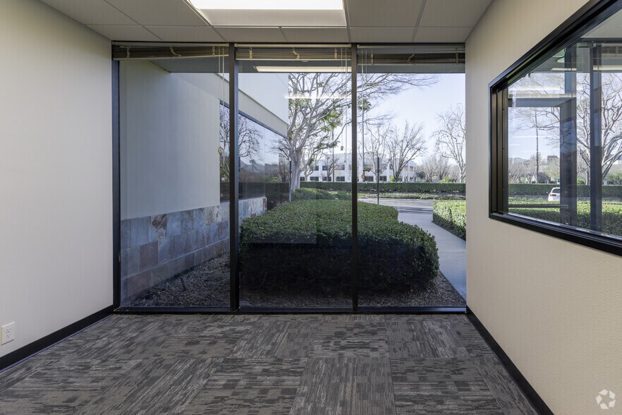 More Photos Of 720 E Carnegie Dr, San Bernardino Light Distribution For Lease