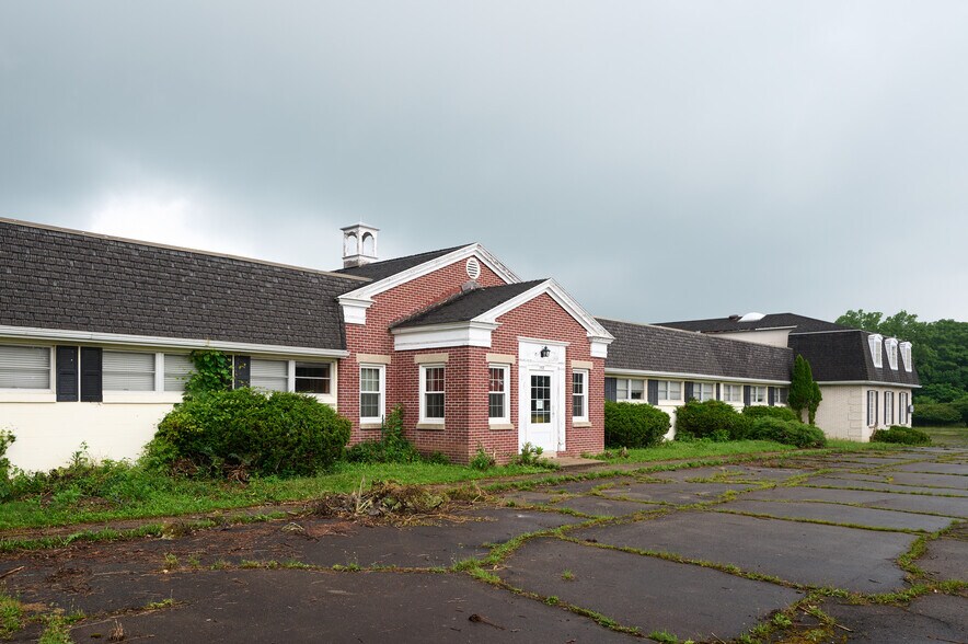 More Photos Of 352 Center St, Caledonia Manufacturing For Sale