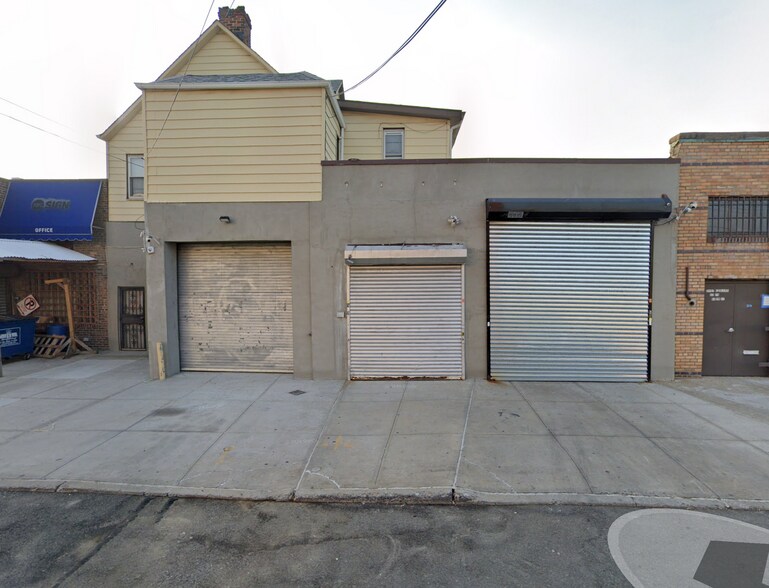 Primary Photo Of 3367-3369 55th St, Woodside Warehouse For Lease