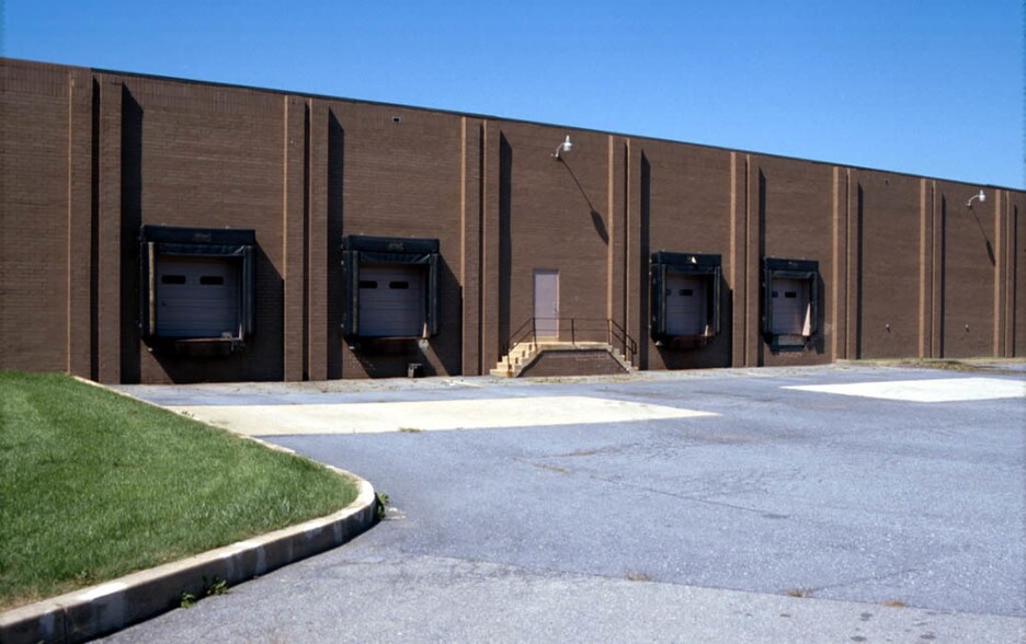 More Photos Of 1828 William Penn Way, Lancaster Warehouse For Lease