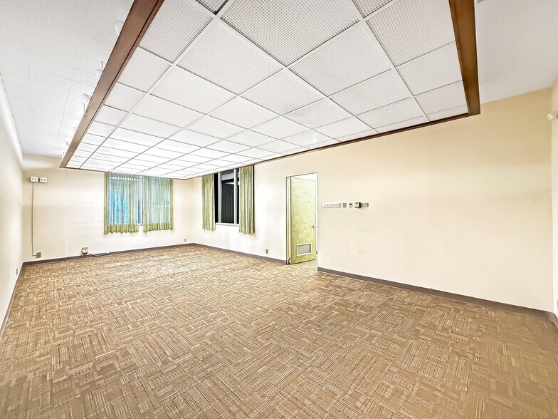 More Photos Of 1031 US Highway 181, Portland Bank For Sale