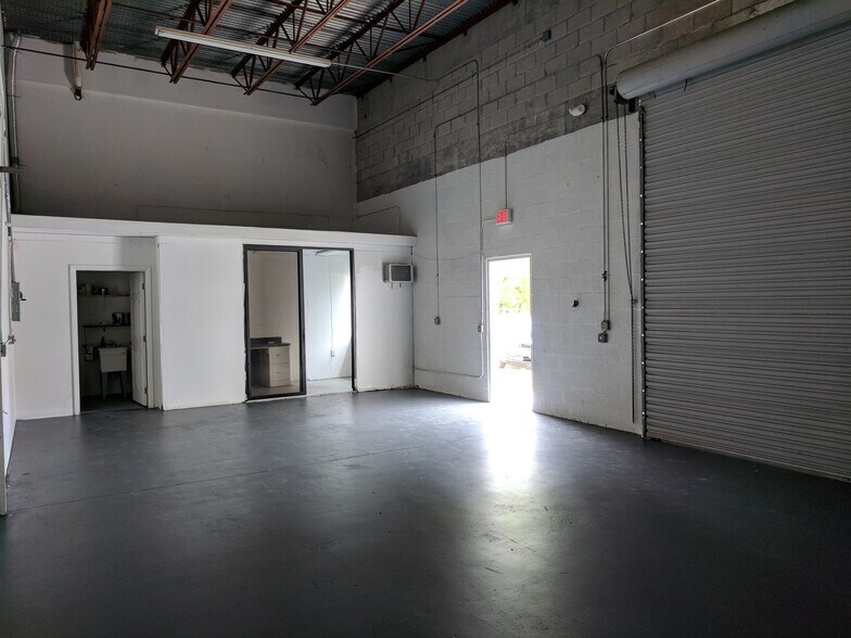 More Photos Of 3081 SE Dominica Ter, Stuart Manufacturing For Lease
