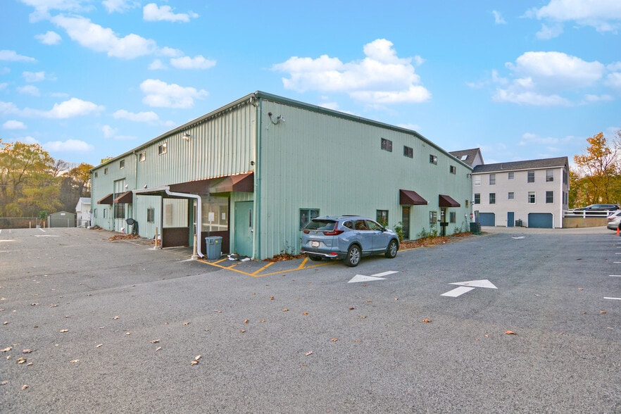 More Photos Of 17 Darrin Rd, Dracut Skilled Nursing Facility For Sale