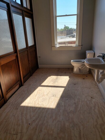 More Photos Of 207-211 E Main St, Watertown Office For Lease