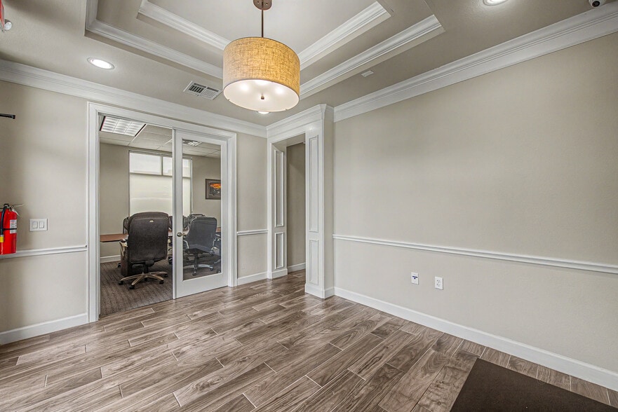 More Photos Of 633 E Fernhurst Dr, Katy Medical For Sale