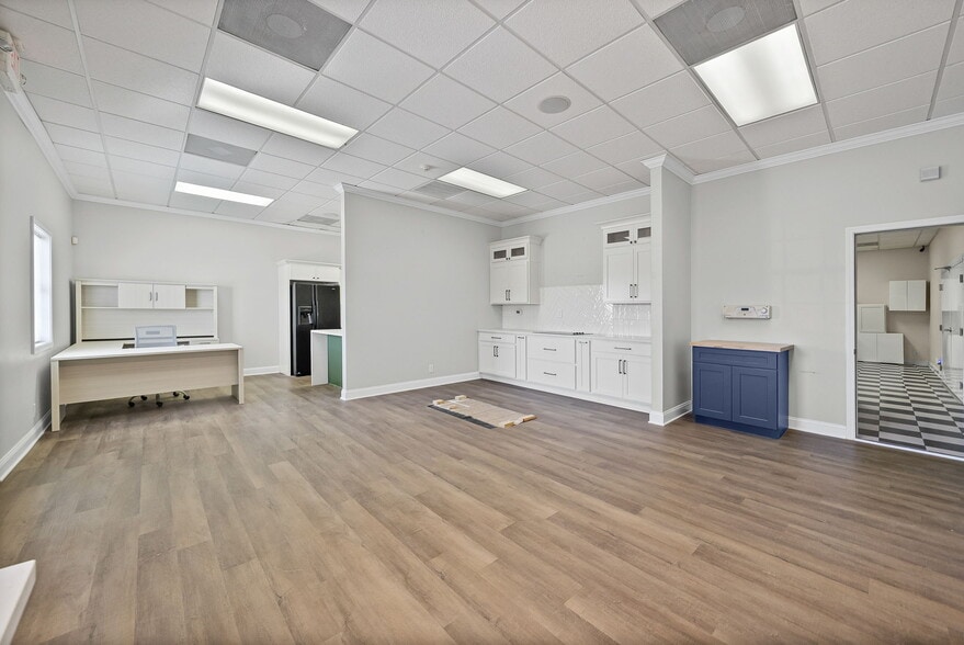 More Photos Of 1811 Alpine Dr, Clarksville Light Manufacturing For Lease