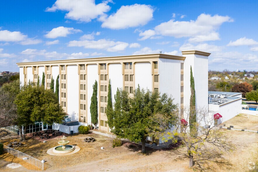 More Photos Of 441 Rio Concho Dr, San Angelo Hotel For Sale