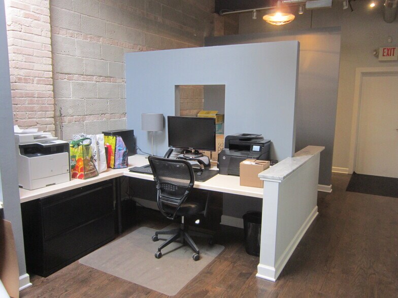 More Photos Of 8135 Monticello Ave, Skokie Office For Sale