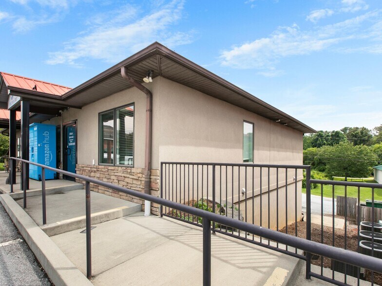 More Photos Of 2690 Hendersonville Rd, Fletcher Medical For Lease