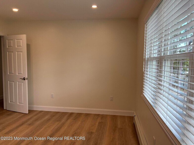 More Photos Of 307 Herbertsville Rd, Brick Storefront Retail Office For Lease