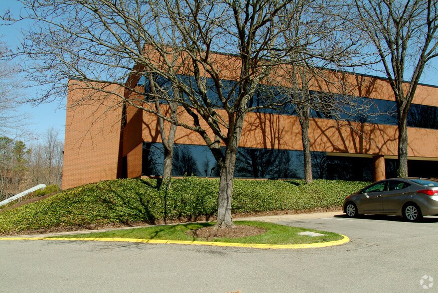 More Photos Of 620 Moorefield Park Dr, Richmond Office For Lease