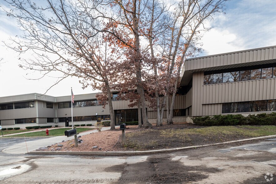 More Photos Of 5111-5121 S 9th St, Milwaukee Light Manufacturing For Sale