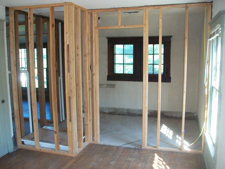 More Photos Of 328 Buckmarsh St, Berryville Flex For Sale