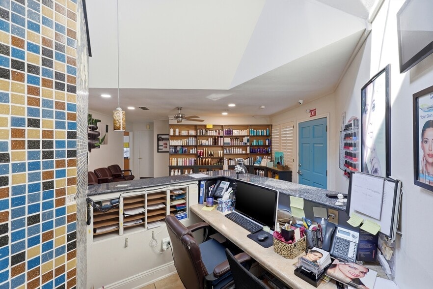 More Photos Of 3683 Crown Point Rd, Jacksonville Storefront Retail Office For Sale