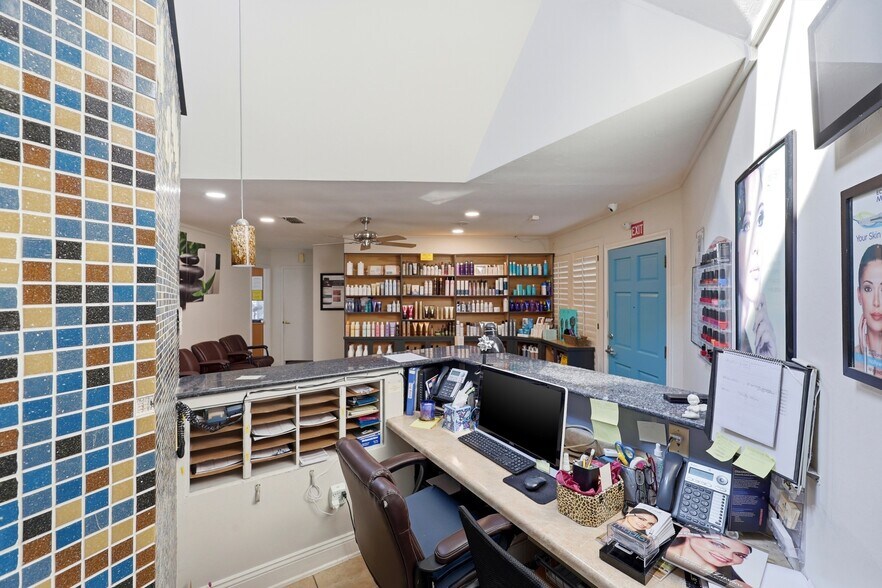 More Photos Of 3683 Crown Point Rd, Jacksonville Storefront Retail Office For Sale