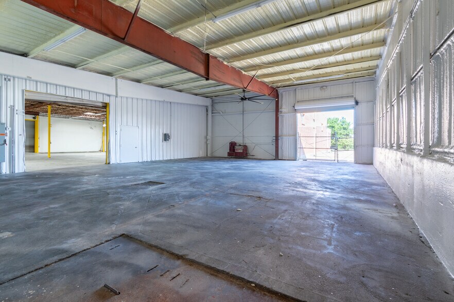 More Photos Of 609 112th St, Arlington Manufacturing For Lease