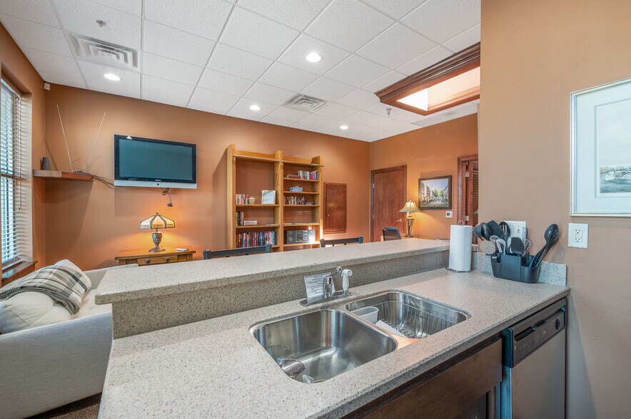 More Photos Of 111 N Broadway St, Green Bay Office Residential For Sale