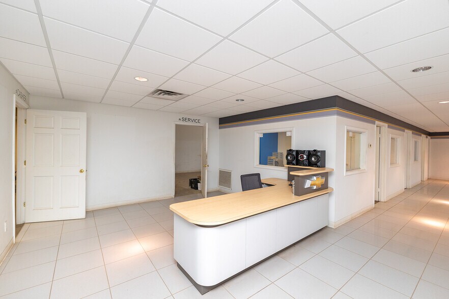 More Photos Of 890 N State Road 14, Harper Auto Dealership For Sale