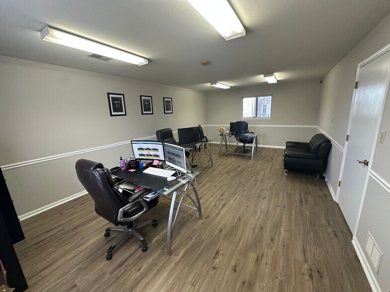 More Photos Of 20604 Burl Ct, Joliet Manufacturing For Sale