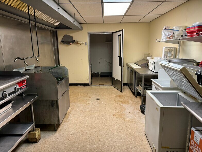More Photos Of 3080 W State St, Bristol Bar For Sale