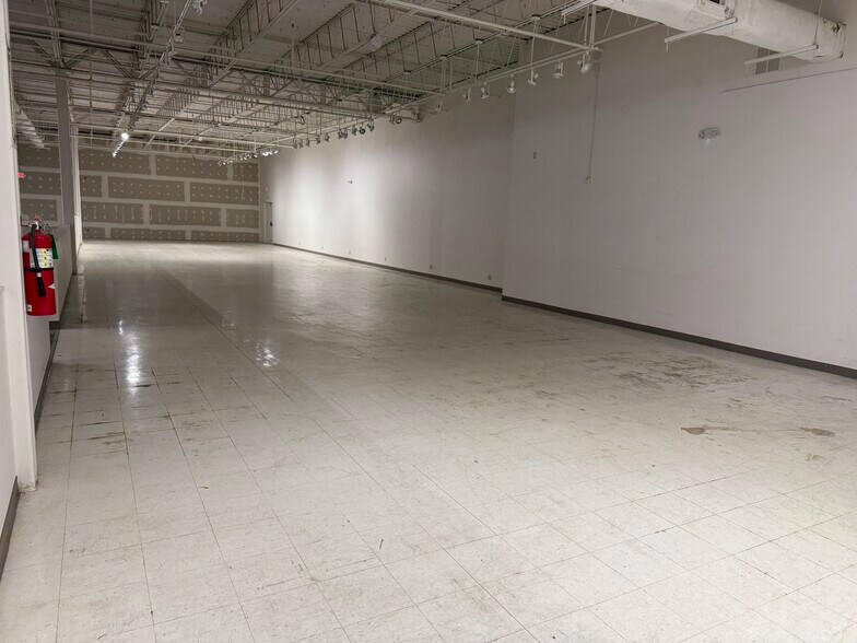 More Photos Of 2111-2113 8th St S, Wisconsin Rapids Department Store For Lease