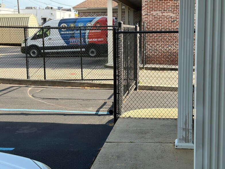 More Photos Of 3578 Oaktree Dr, Semmes Loft Creative Space For Lease