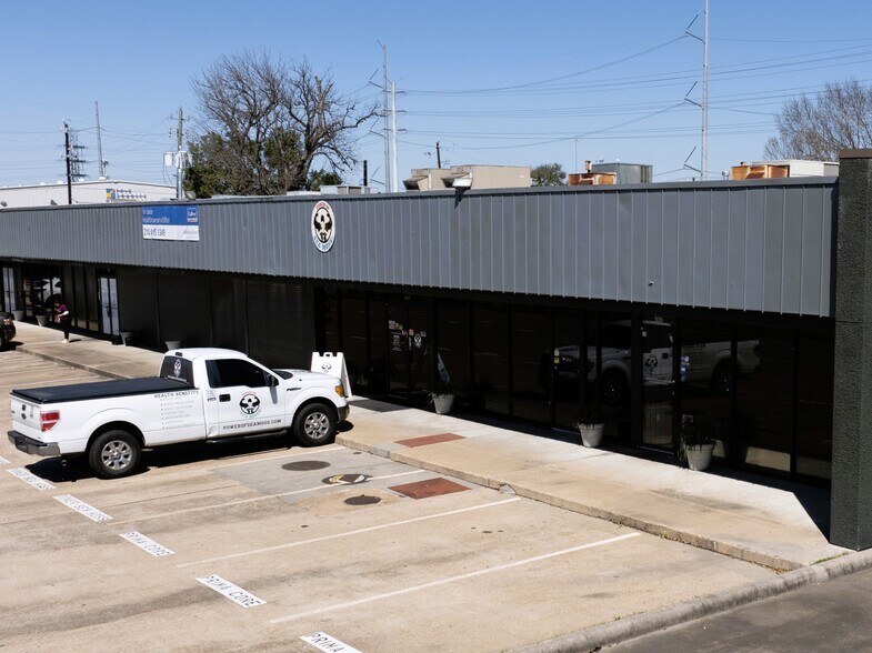 More Photos Of 3030-3050 Antoine, Houston Unknown For Lease