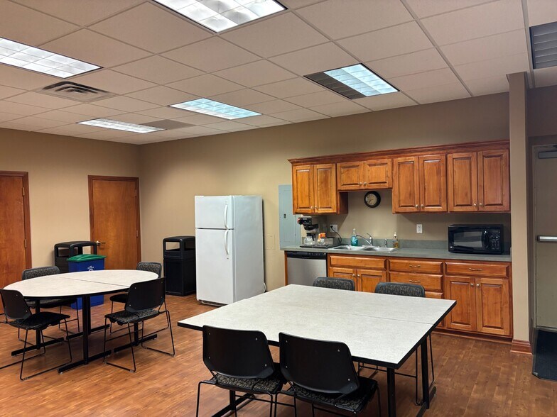 More Photos Of 5125 Roe Blvd, Mission Office For Sale