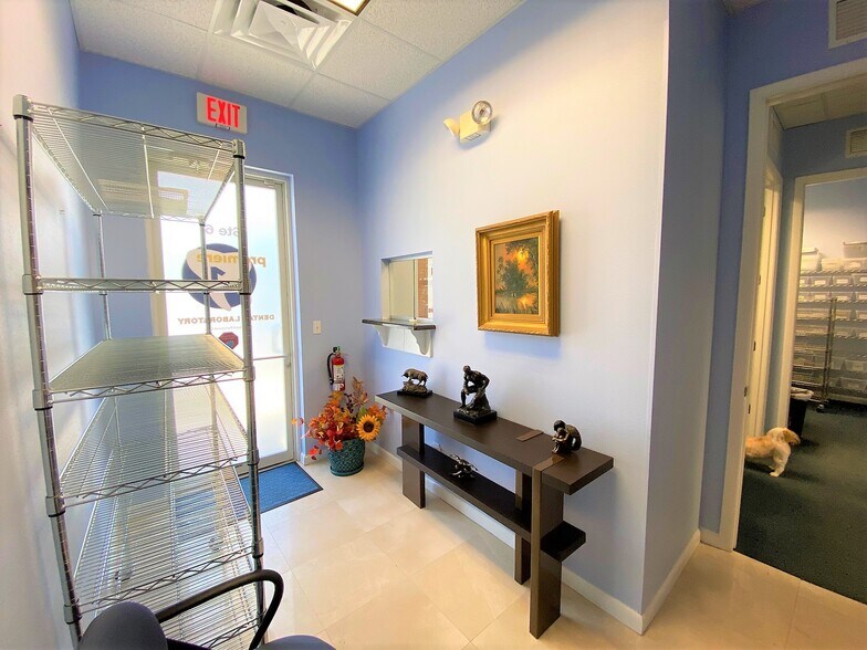 More Photos Of 515 E 27th St, Bradenton Office For Sale