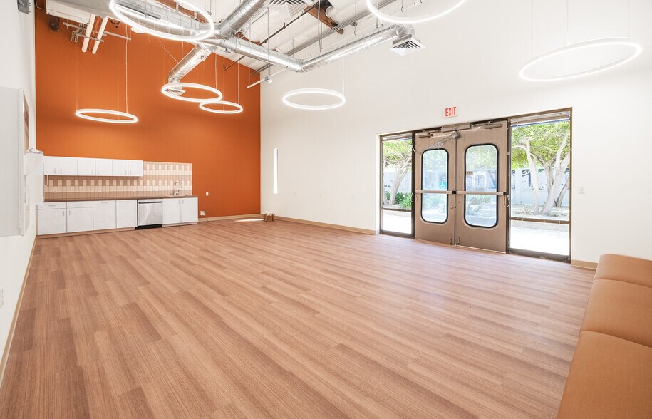 More Photos Of 6395 Cindy Ln, Carpinteria Manufacturing For Lease