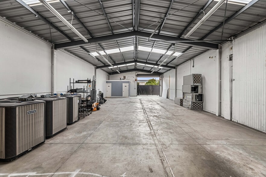 More Photos Of 15131 Illinois Ave, Paramount Warehouse For Sale