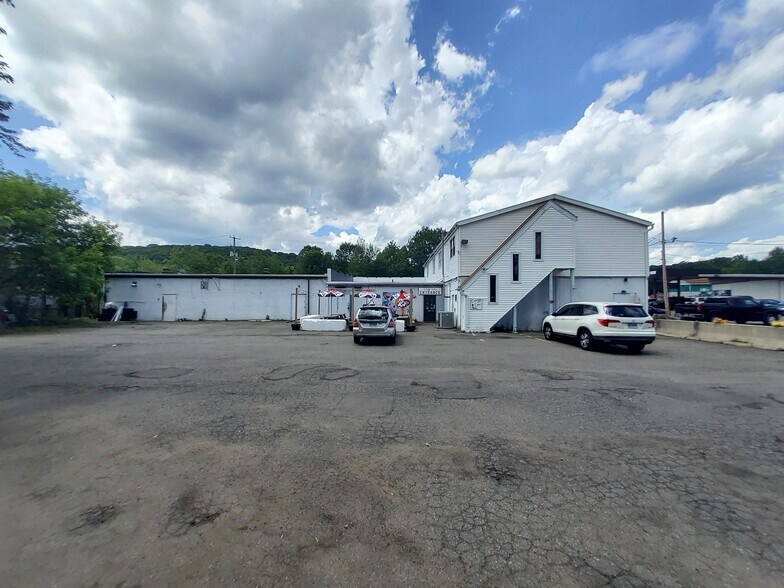 More Photos Of 382 Wolcott Rd, Wolcott Office For Lease