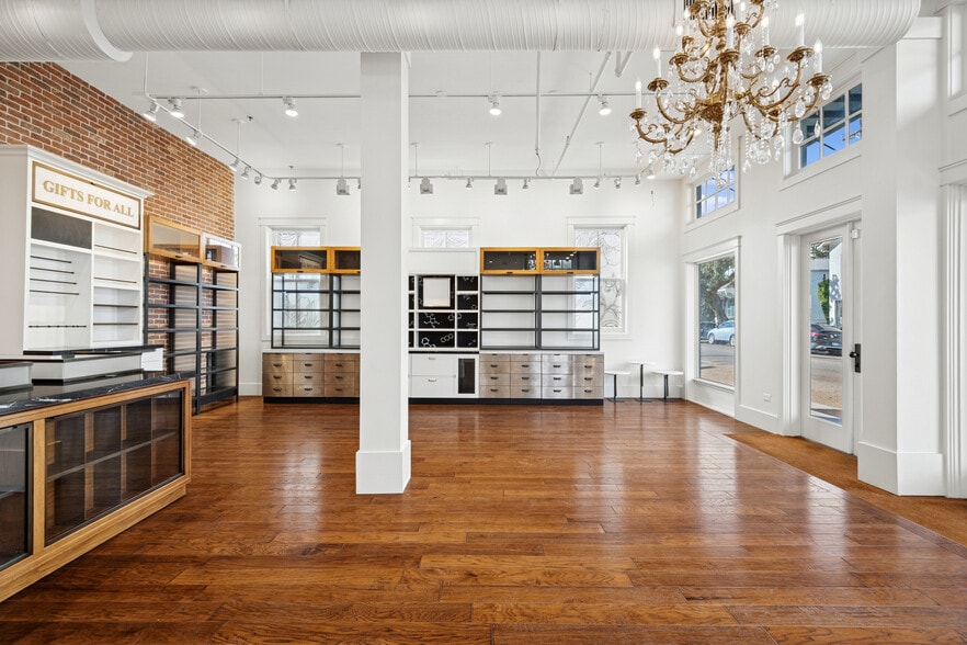 More Photos Of 4000 Magazine St, New Orleans General Retail For Lease
