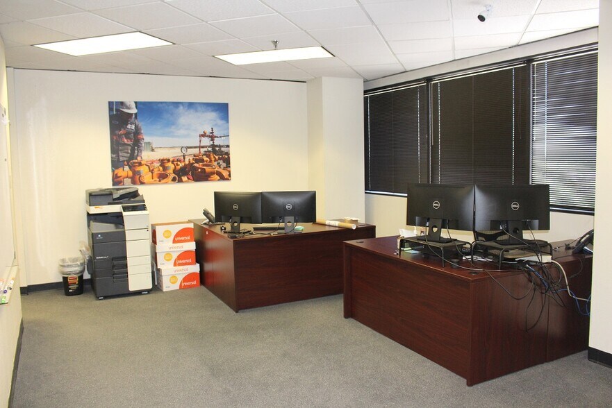 More Photos Of 1004 N Big Spring St, Midland Office For Lease