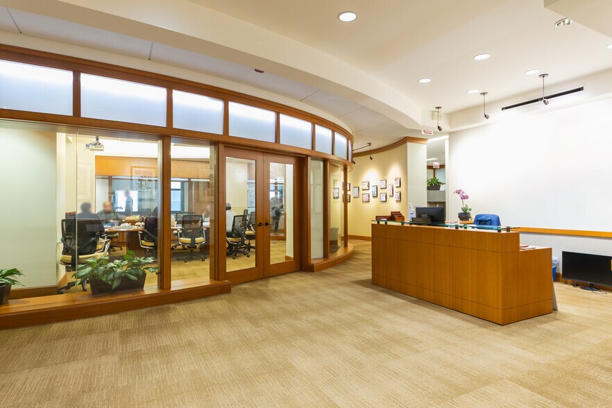 More Photos Of 50 E Washington St, Chicago Office For Sale