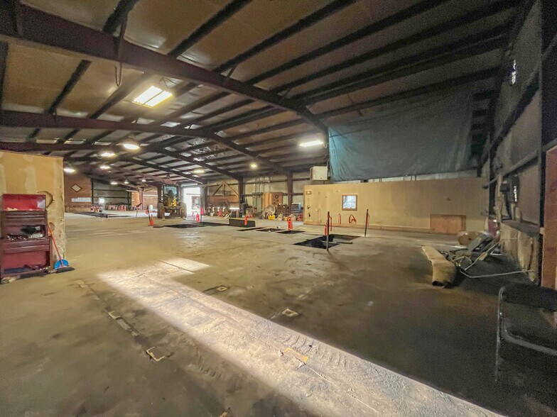 More Photos Of 668 Hollis Rd, Hollis Center Warehouse For Sale