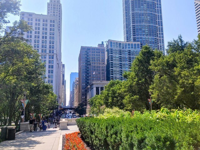 More Photos Of 111 N Wabash Ave, Chicago Office For Lease