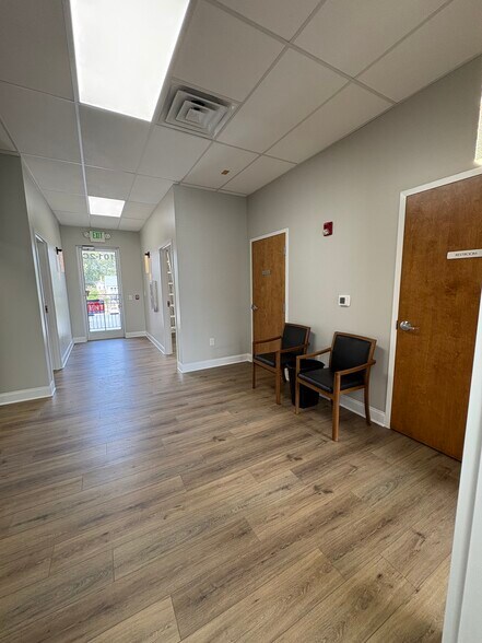 More Photos Of 101 E Market St, Smithfield Office For Lease