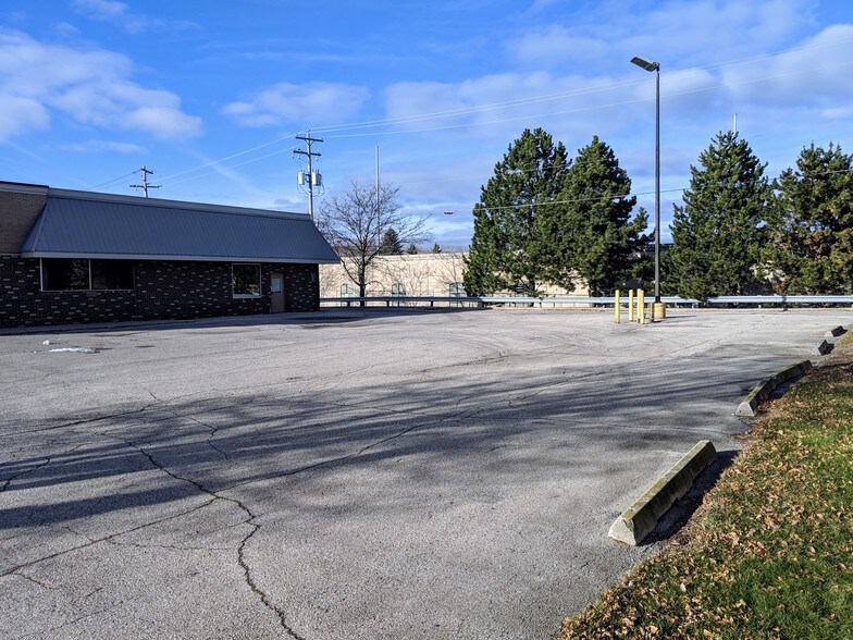 More Photos Of 486 Main Ave, De Pere Freestanding For Sale