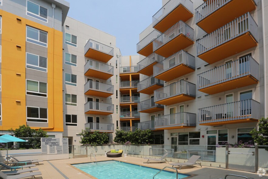 More Photos Of 424 W Pico Blvd, Los Angeles Apartments For Lease