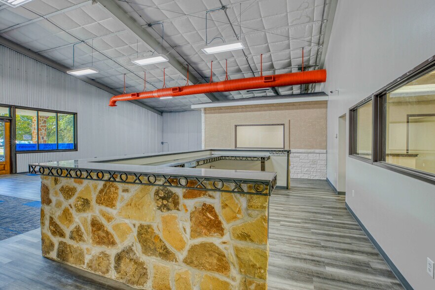 More Photos Of 5238 Evers Rd, San Antonio Warehouse For Sale